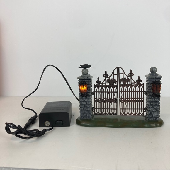 Dept 56 Halloween SPOOKY WROUGHT IRON GATE #4047599 Village Lighted Fence - Picture 4 of 10
